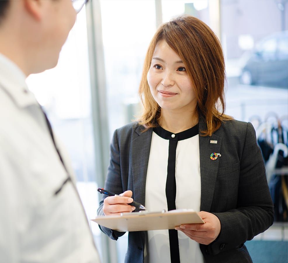 <span class="_highlight">円滑な</span><br><span class="_highlight">コミュニケーション</span>を通じて<br>問題解決を<span class="_highlight">サポート</span>