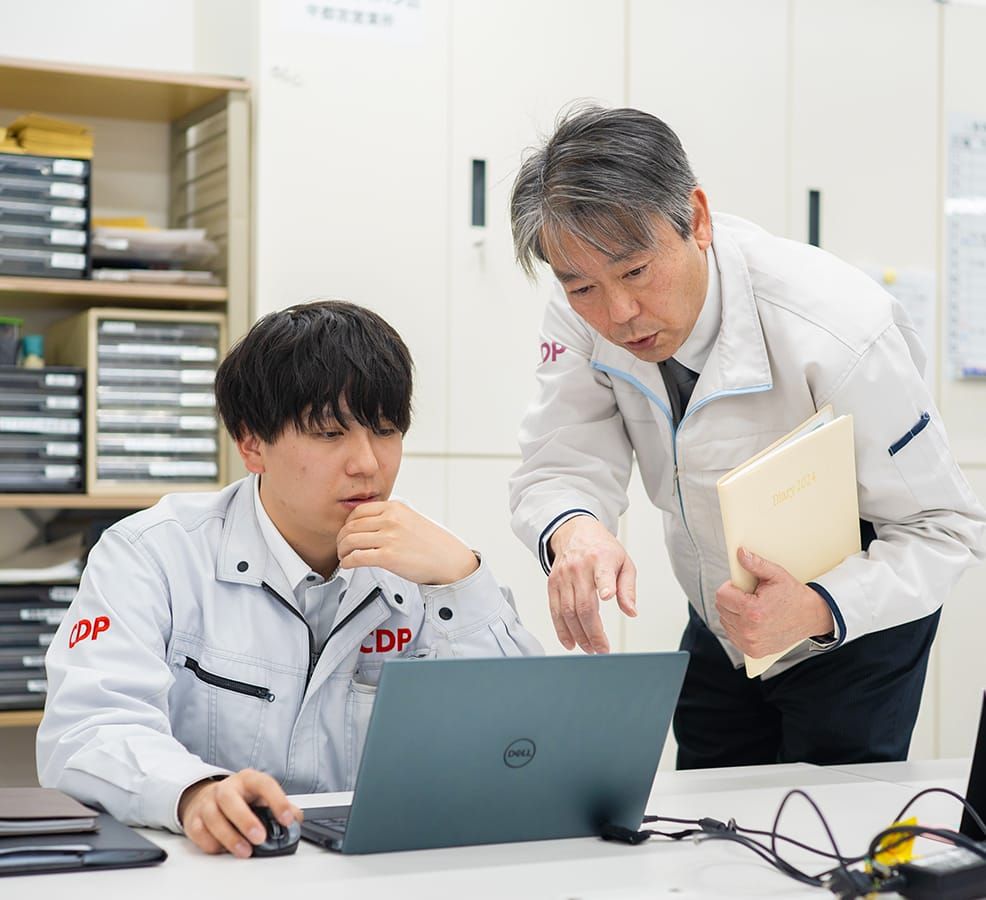 キャリア形成のための<br>継続的な<br><span class="_highlight">人材育成プログラムを提供</span>